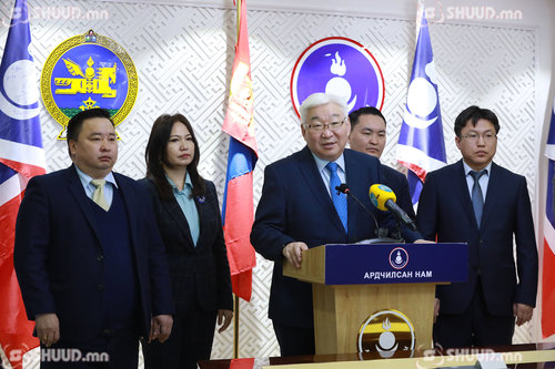 Э.Бат-Үүл: Бид ардчиллын төлөө гудамжинд, Төрийн ордонд, шоронд ч тэмцэж ирсэн