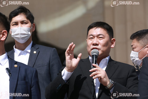 Л.Оюун-Эрдэнэ итгэл ''гуйна''