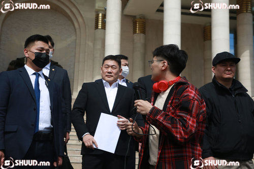 Л.Оюун-Эрдэнэ: Залуус аа, та бүхнээс чин сэтгэлээсээ уучлалт гуйж байна