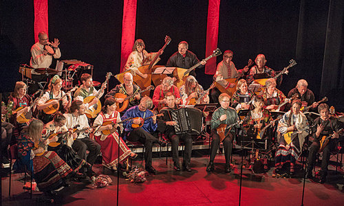 Шведэд балалайка хөгжимтэй тоглолтыг иргэдийн шаардлагаар цуцалжээ