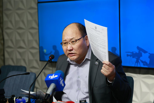 Шүүхийг дарамталдаг “Тэмцэгч”