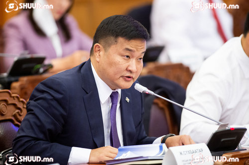 Түгжрэлийн сайд гурван цаг түгжирчээ