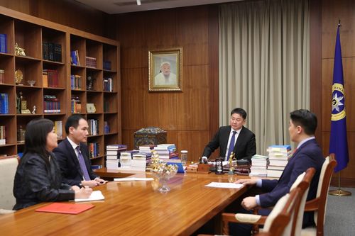 Швейцар улсад суух Элчин сайд Д.Гэрэлмаад Итгэмжлэх жуух бичгийг нь гардууллаа