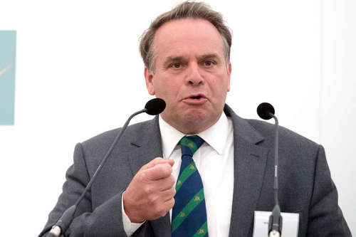 Британийн Парламентын комиссын дарга порно үзээд огцров