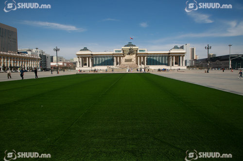 Сүхбаатарын талбайд 