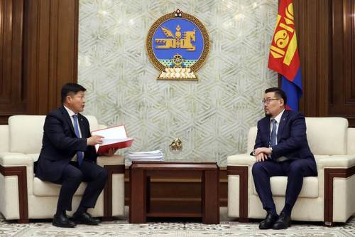 Хууль зүй, дотоод хэргийн сайд Х.Нямбаатар зургаан хуулийн төсөл өргөн мэдүүллээ