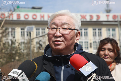 Э.Бат-Үүл: Л.Оюун-Эрдэнийн занаанд өртсөн бүхэн “Ардын дайсан” болдог ёс бий болж байна