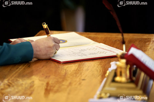 Өнгөрсөн сард 1731 хос гэрлэж, 429 хос гэрлэлтээ цуцлуулжээ