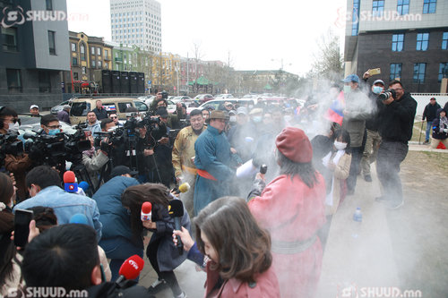 Д.Сосорбарам: Гурилаар мялаалгаад сайхан байна