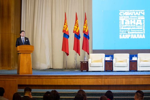 У.Хүрэлсүх: Цагаан өмсгөлтэй, гэгээн үйлстэй та бүхэндээ гүн талархал илэрхийлье