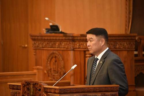 Ирэх онд 9,5 тэрбум төгрөгөөр хөшөө барих уу?