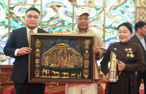 Нийслэлийн онцлох 10 гэр бүлийг алдаршууллаа