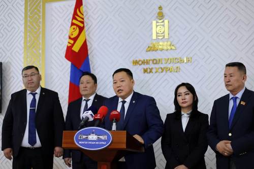 АН-ын бүлгийн гишүүд даргаа огцруулахын тулд хуульд өөрчлөлт оруулжээ