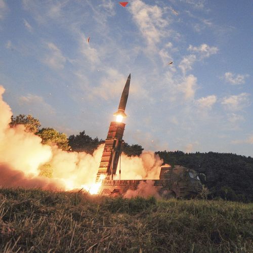 БНАСАУ пуужин харвасны хариуд БНСУ, АНУ хоёр пуужин хөөргөжээ