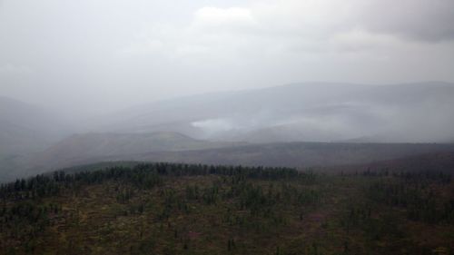 Минжийн хангайд гарсан гал түймрийн голомт руу алба хаагчдыг нисдэг тэргээр хүргэжээ