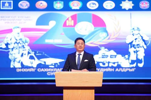 Ерөнхийлөгч У.Хүрэлсүх эмэгтэй энхийг сахиулагчдад баяр хүргэлээ