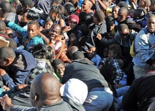 Нигерт хүнс авах гэсэн олны хөлд дарагдан 31 хүн амиа алджээ