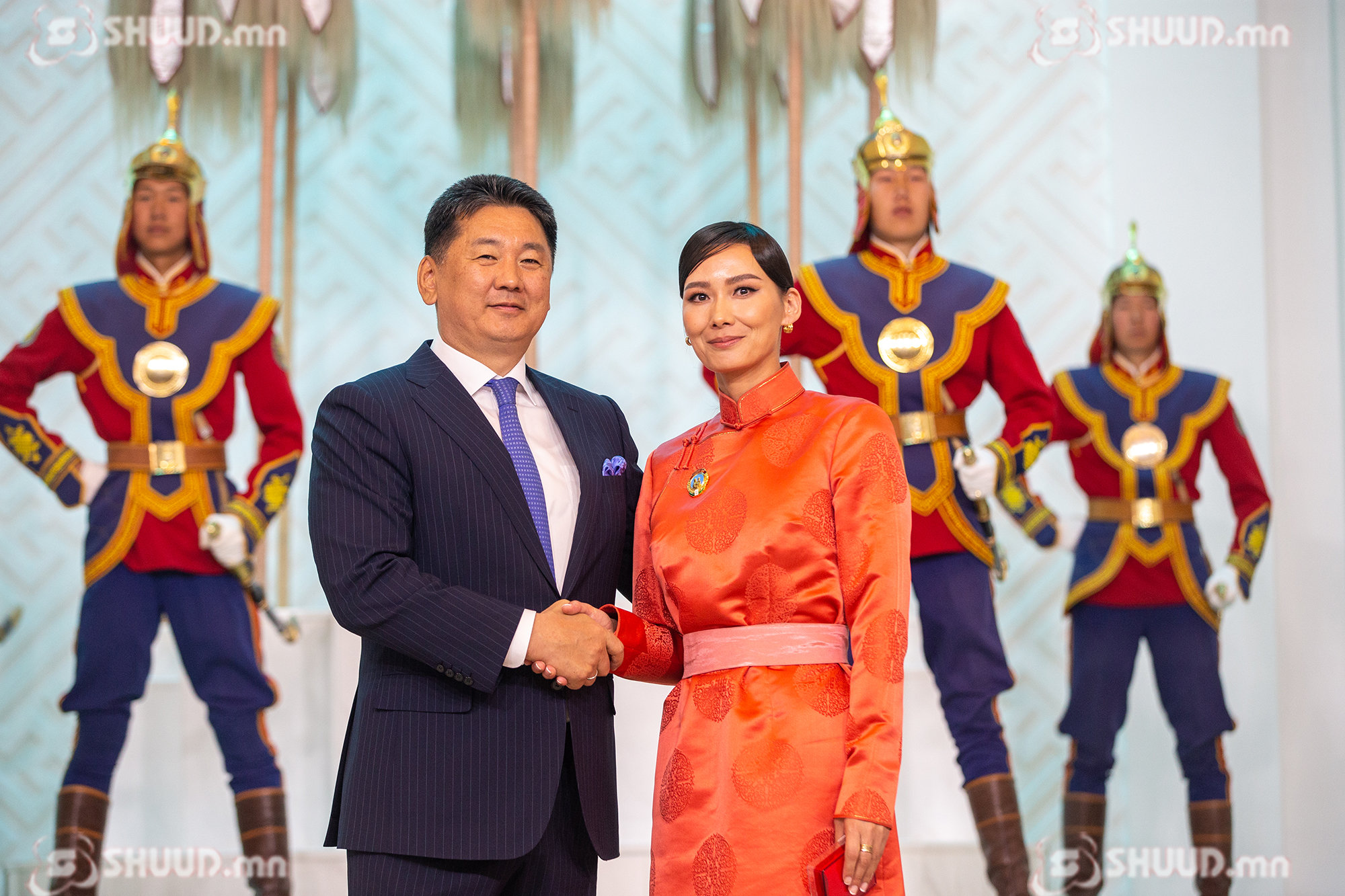 ФОТО: Ерөнхийлөгч У.Хүрэлсүх Эхийн алдар одон гардууллаа