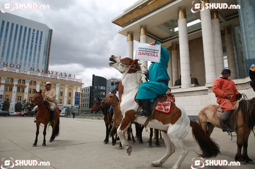 Уяачид үндэсний баяр наадамд зөвхөн монгол морь уралдуулах шаардлагыг тавьж байна