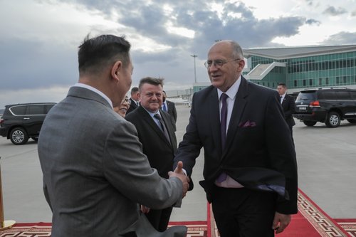 Польш улсын Гадаад хэргийн сайд нутаг буцлаа