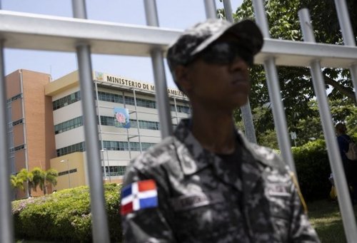 Доминиканы сайдыг ажлын байран дээр нь хөнөөжээ