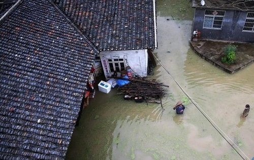 Хятадад аадар борооны улмаас 10 хүн амиа алджээ