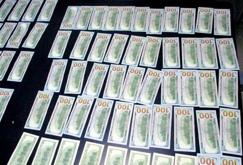 Буриадын гаалийнхан Монгол руу нэвтрүүлэхийг завдсан их хэмжээний валют илрүүлжээ