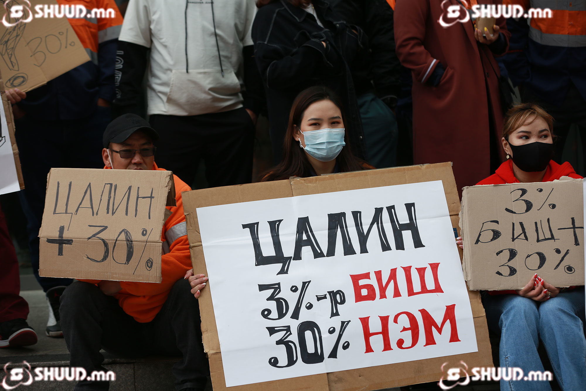 Оюутолгой компани үндсэн ажилчдынхаа цалинг гурван хувиар нэмж даапаалжээ