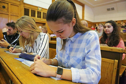 ЮНЕСКО: Насанд хүрсэн 770 сая хүн уншиж, бичиж чаддаггүй