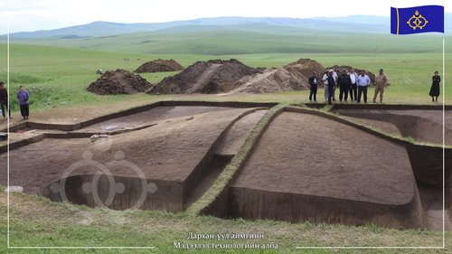 Дархан-Уул аймгийн нутгаас Сяньбигийн үеийн хаад язгууртны бунхант булш олдлоо