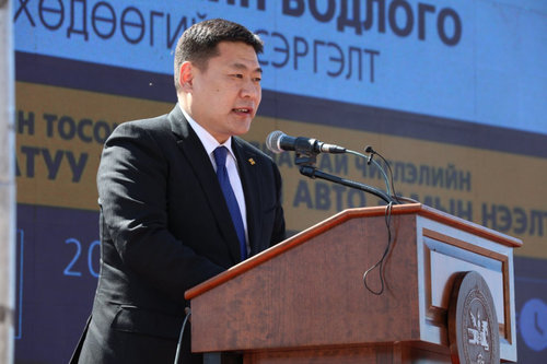 Л.Оюун-Эрдэнэ: 21 аймаг нийслэлтэй хатуу хучилттай автозамаар холбогдлоо