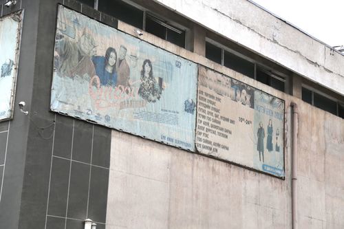 Зөвшөөрөлгүй байрлуулсан сурталчилгааны самбарыг буулгана