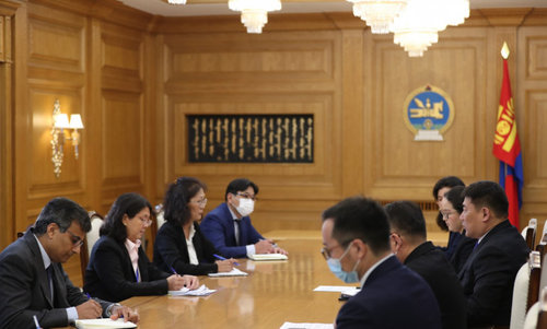 Азийн хөгжлийн банкны удирдлагатай Дарханы замын санхүүжилтийн талаар ярилцлаа