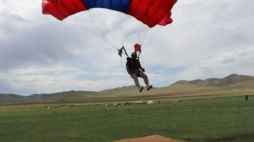 Аврагчид 62 удаагийн шүхрийн буулт хийжээ