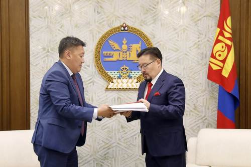 Хөгжлийн зорилтот хөтөлбөр батлах тухай УИХ-ын тогтоолын төслийг өргөн мэдүүллээ