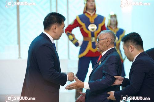 Х.Цэвлээ, О.Бадамсүрэн нарт Хөдөлмөрийн баатар цол хүртээлээ