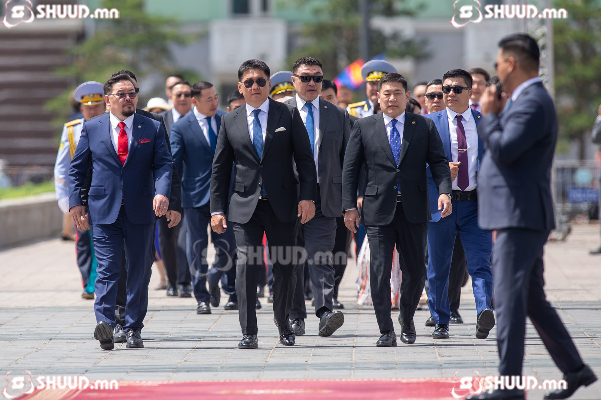 Сүхбаатарын хөшөөнд цэцэг өргөж, Чингисийн хөшөөнд хүндэтгэл үзүүллээ