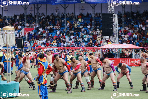 Гурвын даваа: Аваргууд нутгийн бөхөө амлалаа