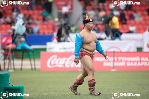 О.Хангай тэргүүтэй бөхчүүд Ч.Батзориг зааны галд бэлтгэлд гарчээ