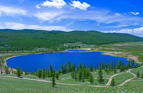 Тэлмэн нууранд гурван хүн живжээ