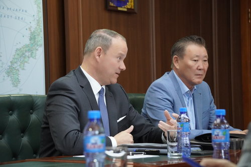 Германы тамирчин Монголын баруунаас зүүн хязгаар хүртэлх замыг уулын дугуйгаар туулна