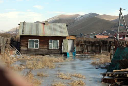 Үерийн эрсдэлтэй бүсэд 2000 гаруй айл суурьшиж байна