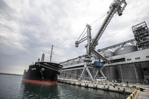 Украины үр тариаг ачсан анхны хөлөг онгоц Одессын боомтоос хөдөлжээ