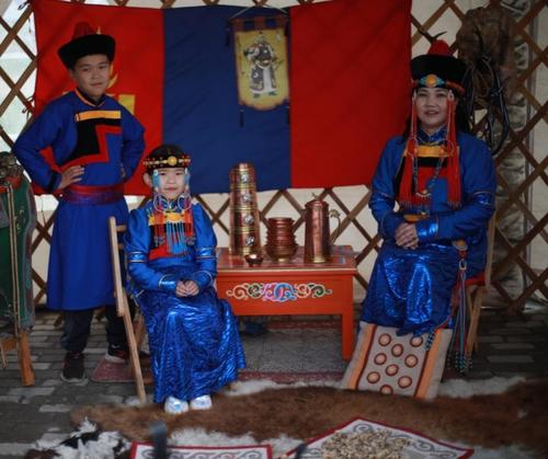 Жуулчдад зориулан 60 гаруй бизнес эрхлэгчийн бүтээлээр үзэсгэлэн, худалдаа дэлгэлээ