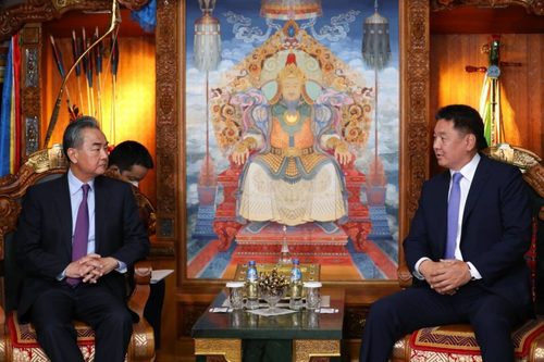 Монгол Улсын Ерөнхийлөгч У.Хүрэлсүхэд БНХАУ-ын Төрийн зөвлөлийн гишүүн, Гадаад хэргийн сайд Ван И бараалхлаа