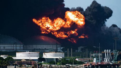 Газрын тосны нөөцлүүрт гарсан галыг унтраах ажил дөрөв дэх өдрөө үргэлжилж байна