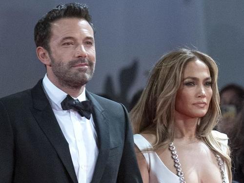 Хуримлаад удаагүй Бен Аффлек, Женнифер Лопес нар тусдаа амьдрахаар болжээ