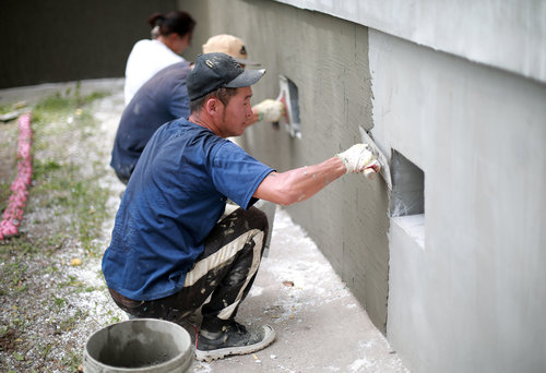 Цэцэрлэг, сургууль, орон сууцанд дулааны алдагдал бууруулах засвар хийж байна