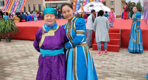 Хятадын цахим орчинд цуутай Өвөр Монгол охин Уянга