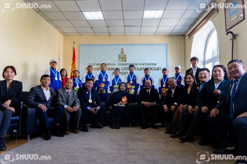 “Азийн хүүхдүүд-2022” наадамд амжилттай оролцсон тамирчдад шагнал гардууллаа